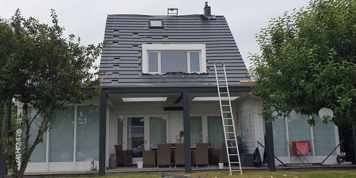 Dak-renovatie-van-standaard-rode-pannen-naar-strakke-pan-antrasiet8