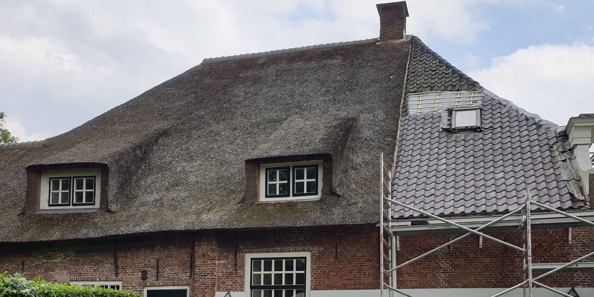 Nieuwe-dakpannen-oude-holle-monumentaal-pand-in-Rijswijk-4