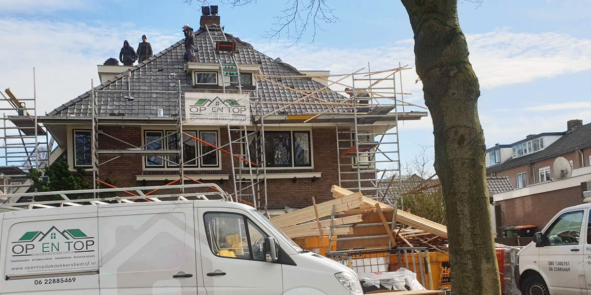 Nieuwe-pannen-dak-thu-du-nord-blauw-gesmoord-in-soest-3